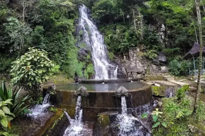 Air Terjun Sumuran: Pesona Air Terjun Super Jernih di Magelang