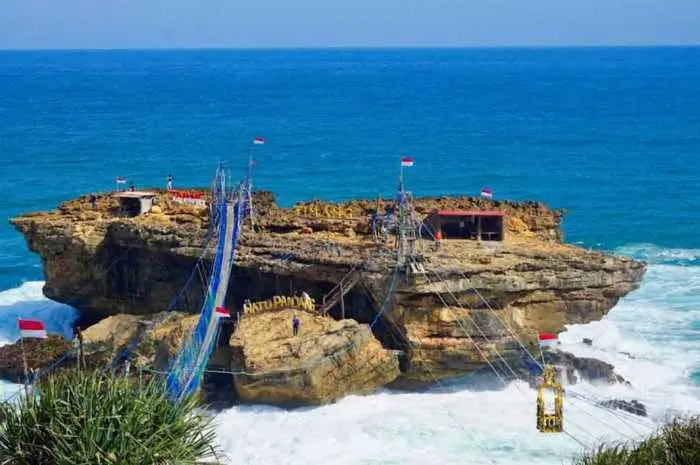 Pesona Pantai Eksotis di Yogyakarta yang Terkenal